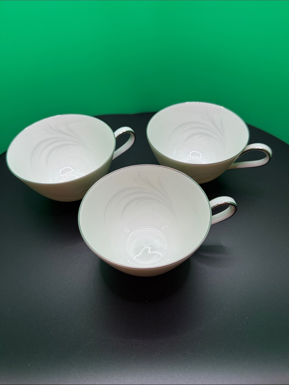 Teacups-set of 3. No saucers. Great for a project. Priced to sell.